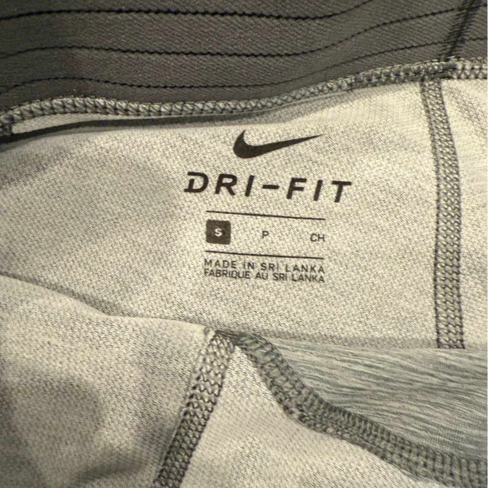 Nike Dri-FIT Light Gray Shorts men’s size‎ small Athleisure lifestyle exercise
